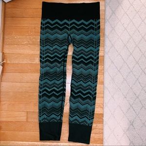 Lululemon Chevron Ribbed 7/8 Leggings Size 6